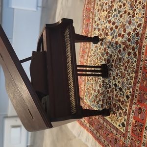 Dollhouse piano music box